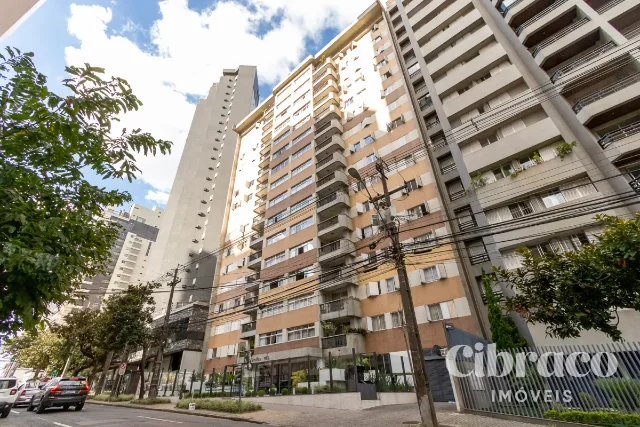 Terreno à venda em Curitiba - PR
