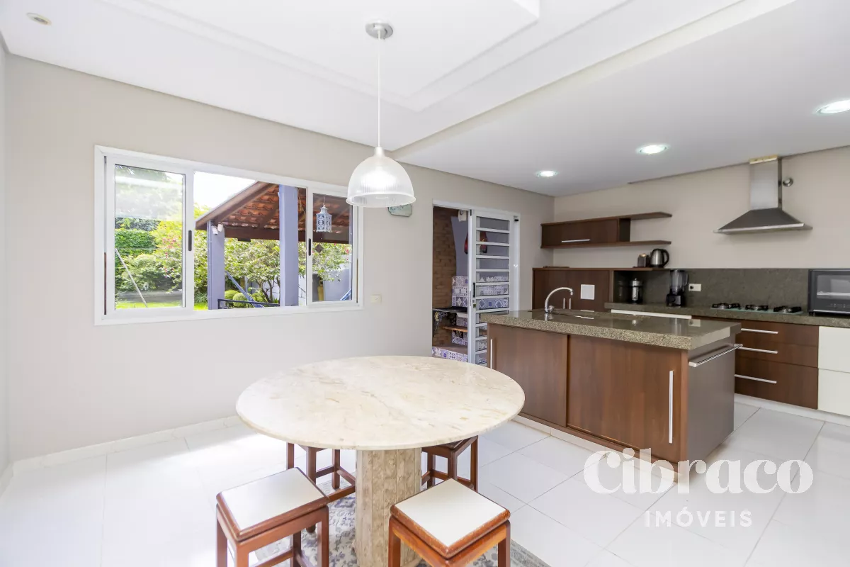 Sobrado 3 Quartos Bacacheri 282m²